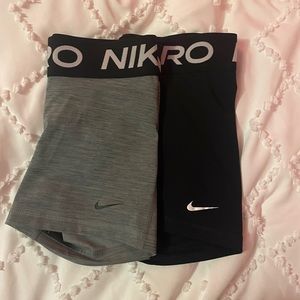 Two Pack Nike Pros Black/Grey  Size: Adult Small